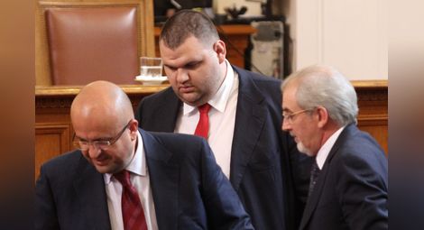 Конституционният съд ще изслуша Пеевски на 8 октомври