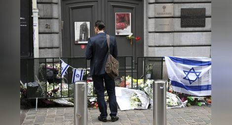 Хванаха с „Калашник“ участник в стрелбата по евреи в Брюксел