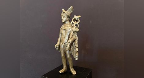 Статуетки, Зевс, Хера и Аполон - музеят вади непоказвани находки на Карел Шкорпил в Русенско