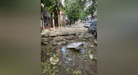 Супер клетка плюс ураганен вятър пометоха Русе и нанесоха невиждани щети