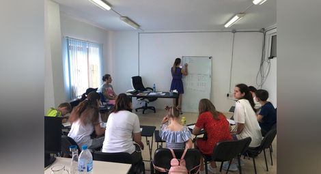 Украински деца учат български,  за да тръгнат наесен на училище