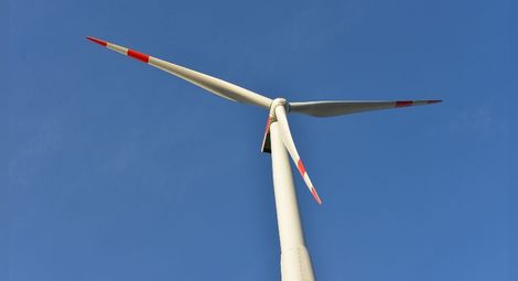 Ветрогенератор със 112 м диаметър на перката вдигат край Бабово