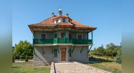 Вилата музей на земеделския водач в Славовица.			Снимка: Уикипедия