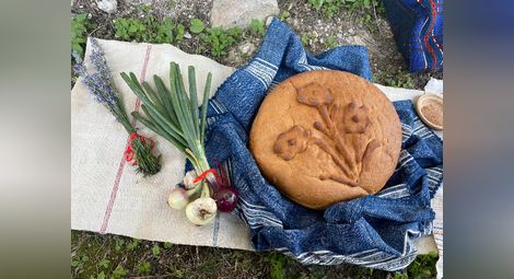 Домакините от Червен спечелиха първия Фестивал на обредните хлябове