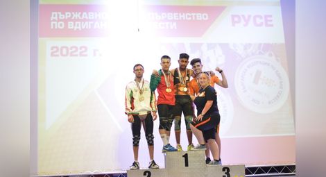 Щангистите на ТСК „Русе“ прибавиха нови 12 златни, 4 сребърни и 10 бронзови медала на държавното първенство в Канев център.