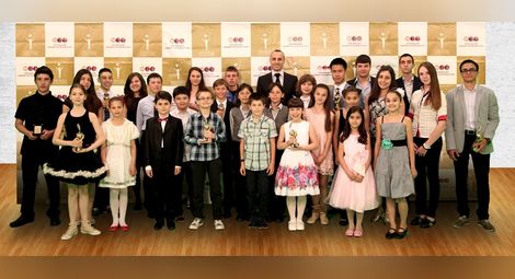 Фондация “Димитър Бербатов” награди  победителите от Клуб 2013 на “Успелите деца на България” 
