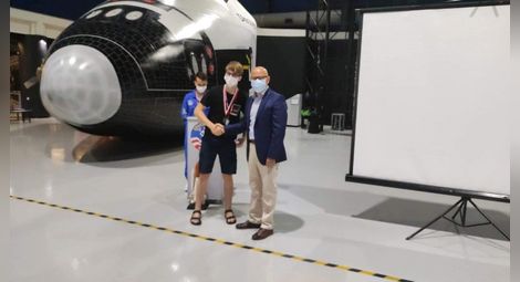 Максим Стойчев от Дойче шуле със специална награда от лагера на НАСА