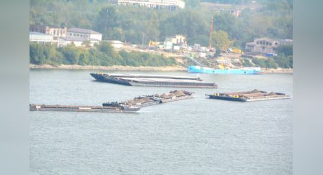 Заседнала румънска секция затвори плавателния път по Дунав край Белене