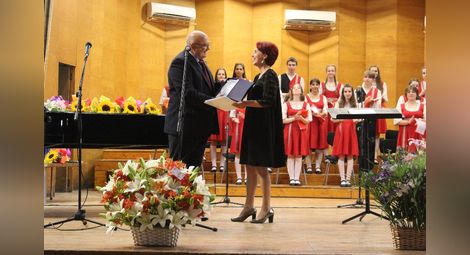 Диригентът на „Дунавски вълни“ Весела Тодорова: Нека хорът пребъде и след време заедно да отпразнуваме и неговия стотен юбилей