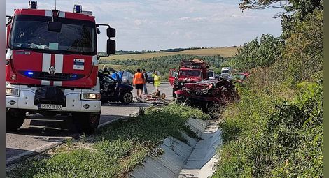 Трима души загинаха в жестока катастрофа на пътя Русе-Бяла