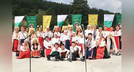 Русенските самодейци се завърнаха със 17 медала от събора в Копривщица