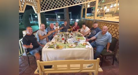 Валентин Симеонов даде вечеря на футболисти от бившия „98“