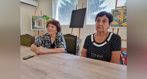 Виржиния Пометнова /вляво/ и Татяна Черногорова разказват спомени от близо шест десетилетия.