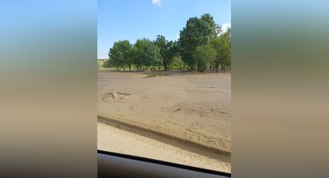 Неправилно изчислен шлюз довел до наводнението на стадиона в Басарбово