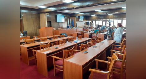 Опозицията провали с парламентарна тактика сесията на Общинския съвет