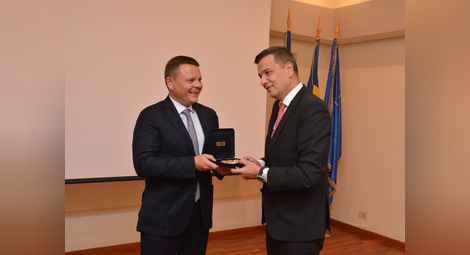 Христо Алексиев и Сорин Гриндияну на срещата в Букурещ.  Снимка: МТСП