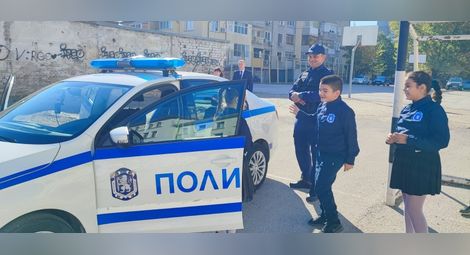 Малките полицаи от „Йордан Йовков“:Обещавам да уважавам и защитавам хората и да бъда достоен българин. Заклех се!