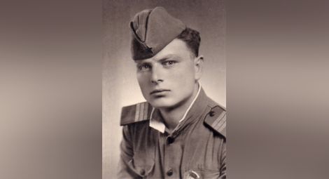 Никола Георгиев Попниколов &ndash; Сержант-школник в Школата за запасни офицери, Плевен, 1955 г.