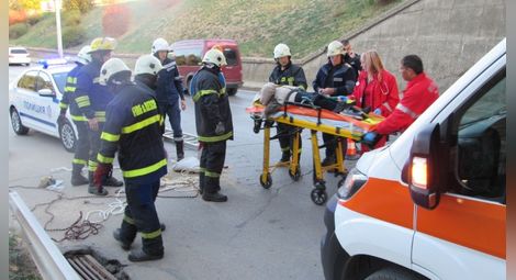 Възрастна жена пострада тежко след падане в бъдещия резервоар на ВиК