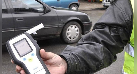 Пиян и без книжка удари 6 паркирани коли в София