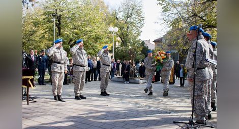Пенчо Милков пред Мемориала на загиналите: Саможертвата на хилядите войници напомня за безумието на конфликтите и смисъла на мира
