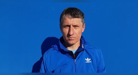 „Локомотив“ с 49-годишен футболист в състава падна лошо и от „Рилци“