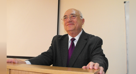 Капитан I ранг о.р., професор, д.пс.н. инж. Илия Пеев