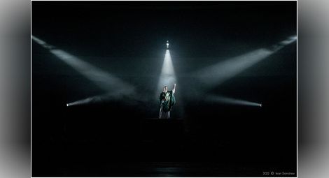 Калин Врачански, Станка Калчева, Мариана Бонева и Радена Вълканова гостуват на Драматичен театър „Сава Огнянов“ – Русе със спектакъла „Съмнение“.