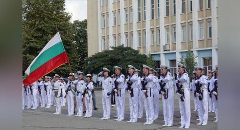 Военноморското училище представя в Русе възможностите за обучение