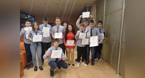 Два златни медала и две специални награди за млади русенски информатици