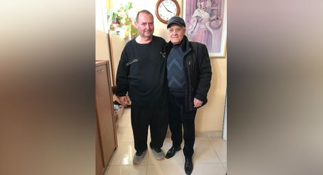 Димчо Тодоров /вляво/ с Иван Гарабитов през февруари 2023 г., след като вече е отслабнал със 156 кг по методиката „Гарабитов“