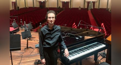 Русенски пианист представя България в Младежкия оркестър на Европейски съюз