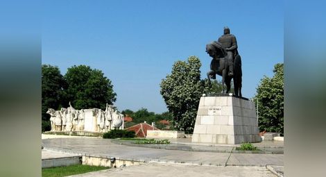 Сдружение предлага хан Аспарух да замени Альоша на паметника в Русе