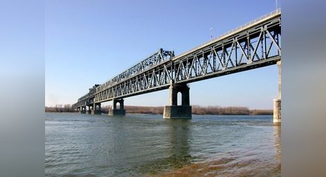 С поръчка за 520 000 лева възстановяват корозирали участъци на Дунав мост
