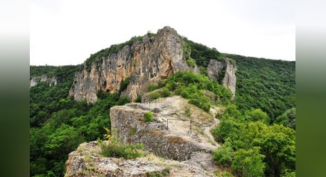 Тур из Ивановските скални църкви води до 700-годишния надпис на Иво Граматик