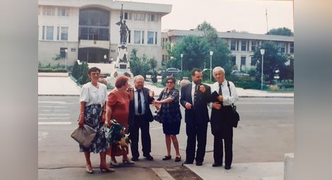 Йордан Борисов с делегация от Русе на откриването на паметна плоча на Христо Ботев в Александрия, Румъния.