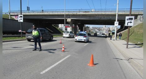 Търсят се очевидци на падането на млада жена от моста над бул. „Христо Ботев“