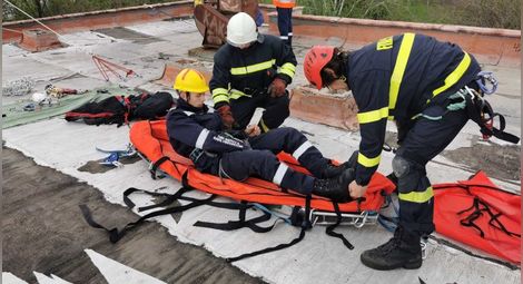 Пожарникари, медици и спасители тренираха действия при трус 6.3 по скалата на Рихтер