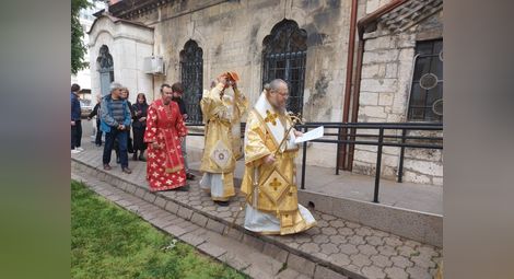 Митрополит Наум освети ремонтирания параклис „Св. св. Кирил и Методий“