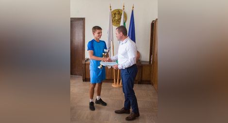 Награда от кмета за таланта в тениса Александър Митев