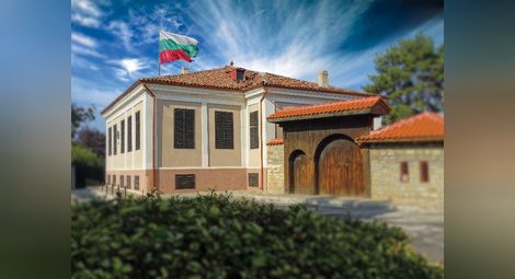 Родната къща на Алеко Константинов е превърната в музей, в който се съхранява сърцето на Щастливеца.