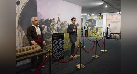 Баба Тонка и Стефан Караджа допълват музея на восъчните фигури в Бяла