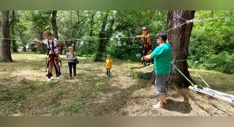 Въжена градина, ходене по лента и още много предложения за малки и големи в парка