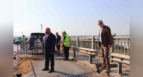 Спешният ремонт на дефектиралата фуга на Дунав мост приключи за часове