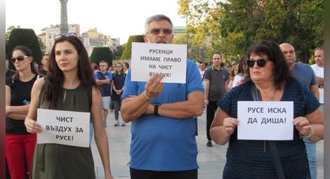 Протестът за чист въздух в Русе: Спим на смени, за да не се отровим през нощта