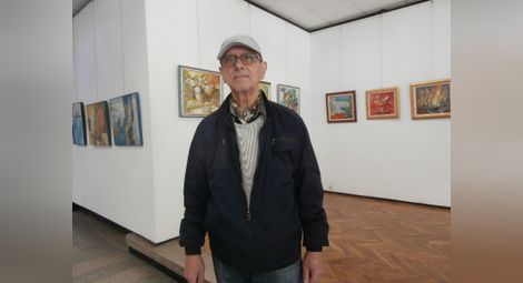Маньо Манев с Наградата на публиката от Международно биенале „Изкуството на миниатюрата“