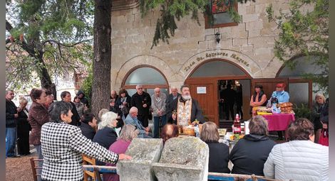 150-годишният храм „Св. Архангел Михаил“ в Кошов отбеляза празника си с литургия и курбан