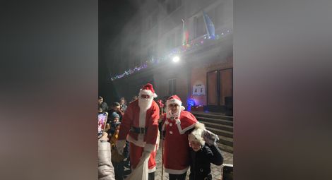 В Караманово посрещнаха Дядо Коледа и Снежанка