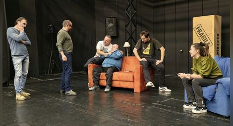 Любо Нейков и Робърт Янакиев в новата премиера на театъра „Натюрморт със затлъстял племенник“