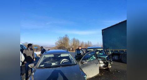 Русенски автомобил въвлечен в катастрофа с колата на шефовете на МВР в Шумен